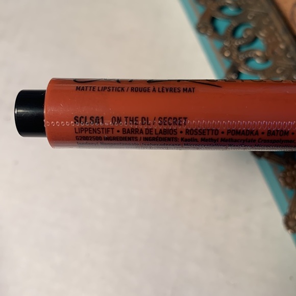 NEW- NYX Super Cliquey Matte Lipstick On the DL - Picture 4 of 4